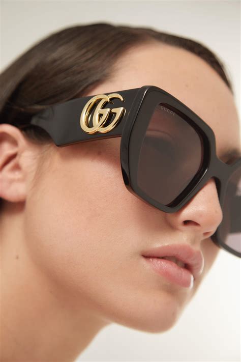 black gucci sun glasses